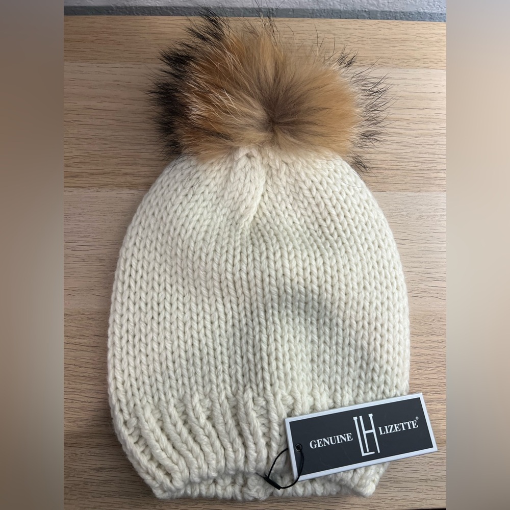 Winter Pompom hat, NWT
